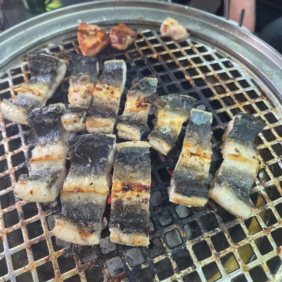 Grilled chicken neck dipped in salt