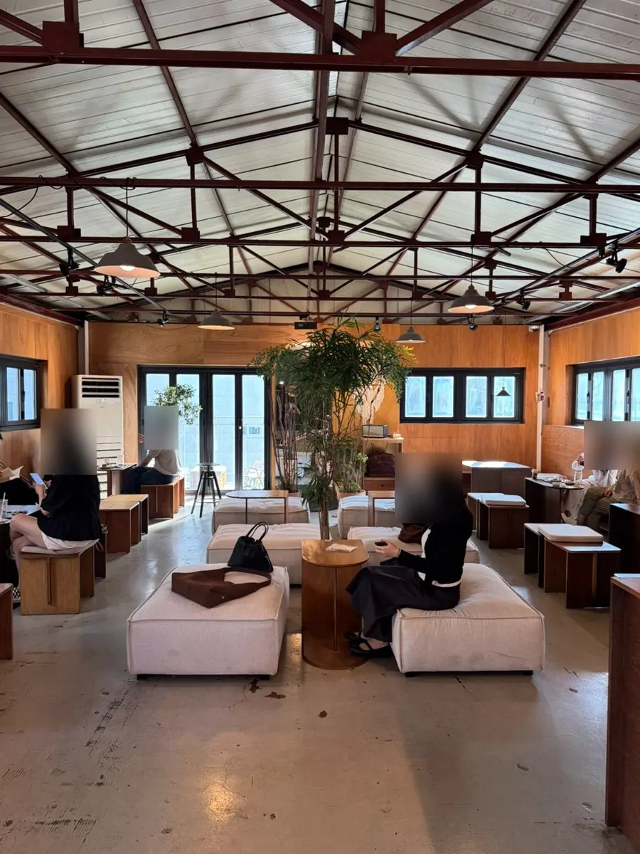 Visiting Biat Seongsu café in Seongsu-dong