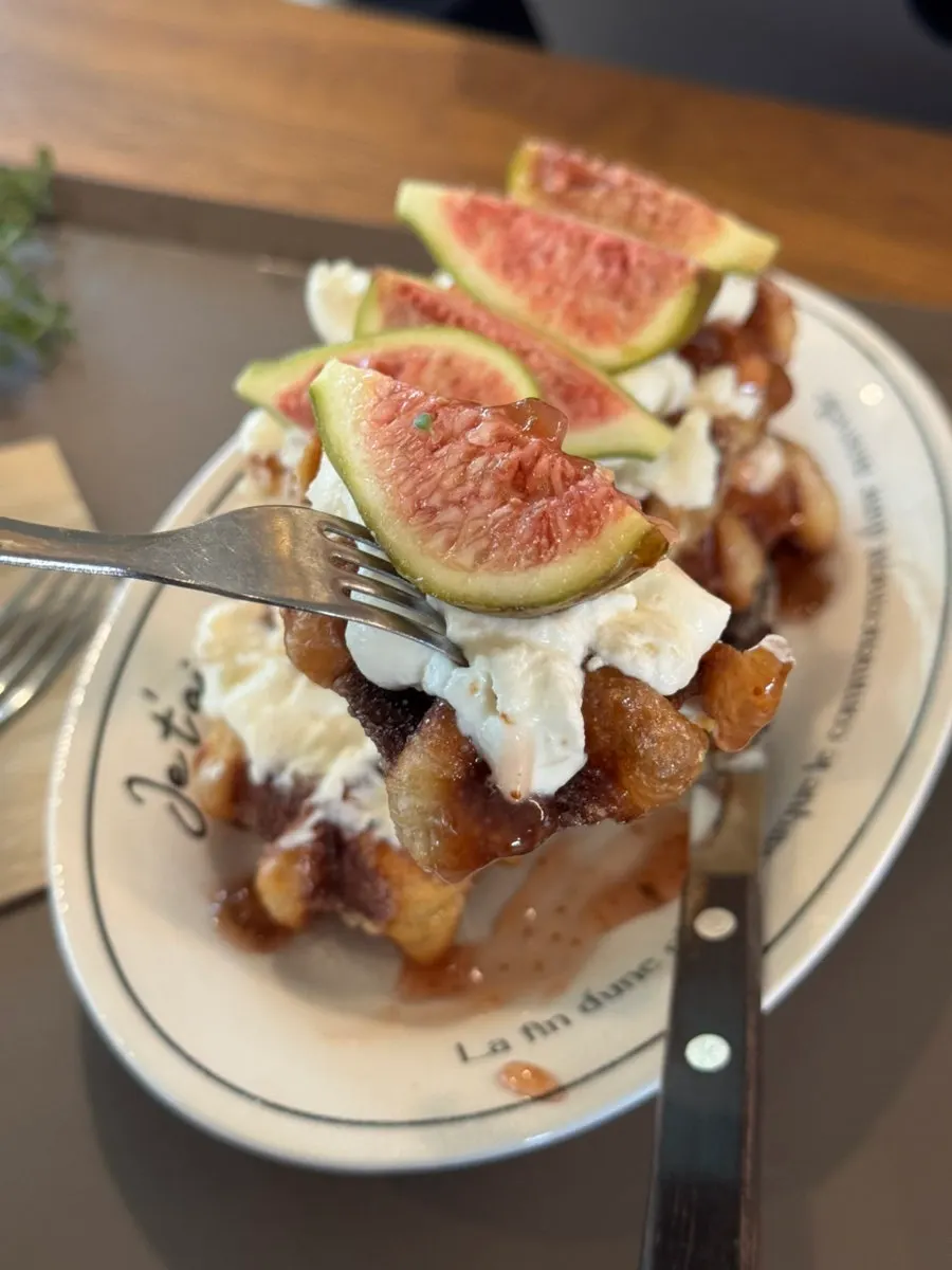 Croffle with lightly sweetened cream