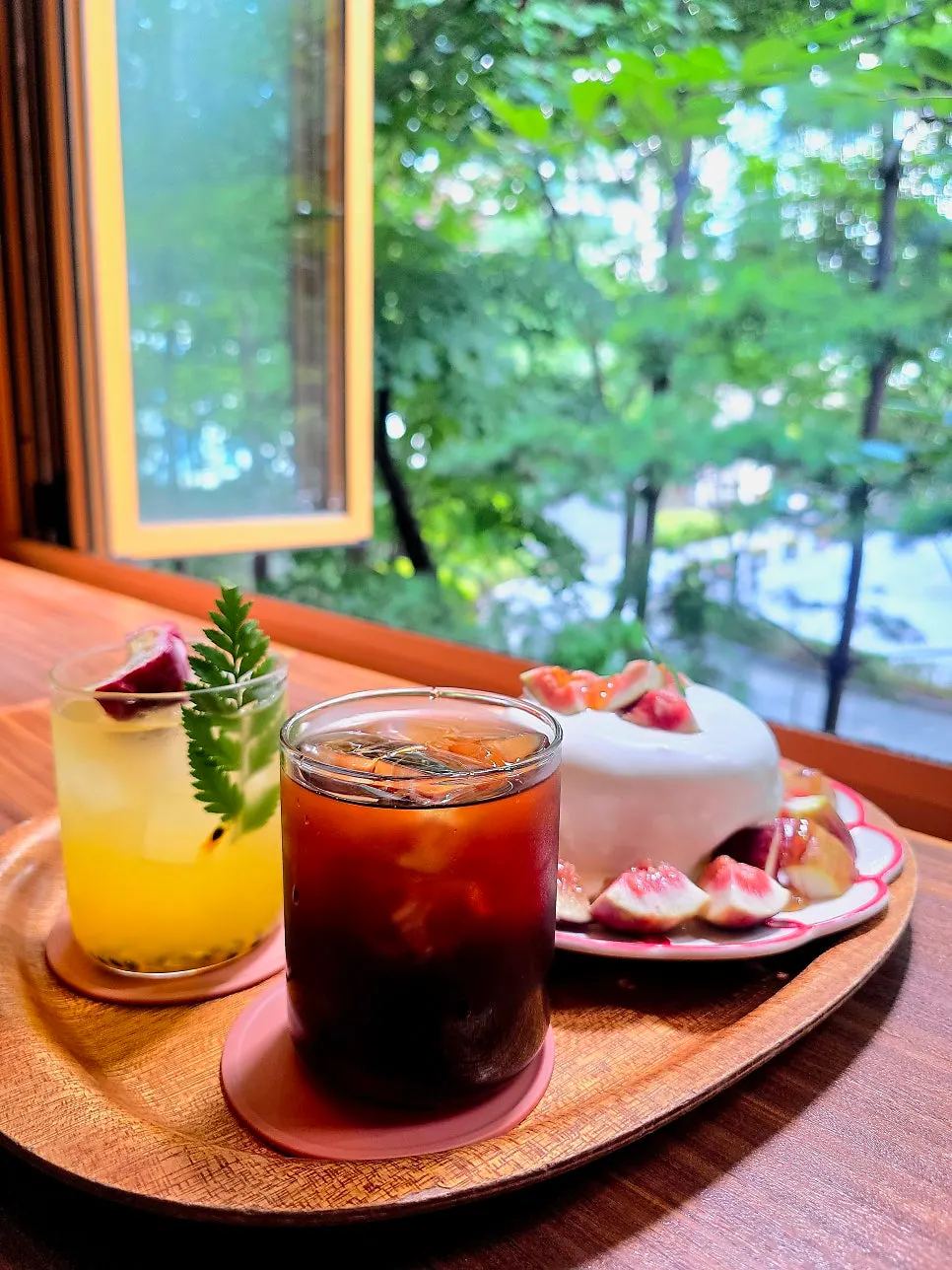 Passion fruit tea and soufflé dessert