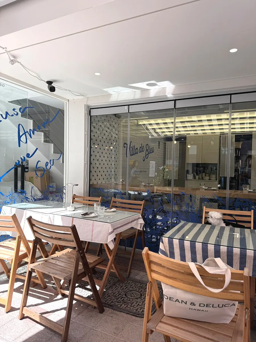 Dog-friendly outdoor terrace seating