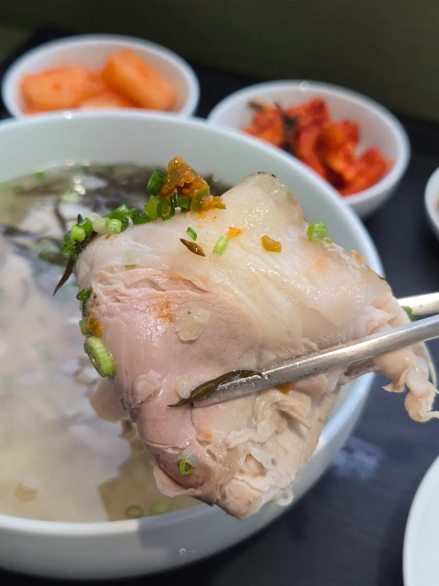 Generous tender meat in clear gomtang