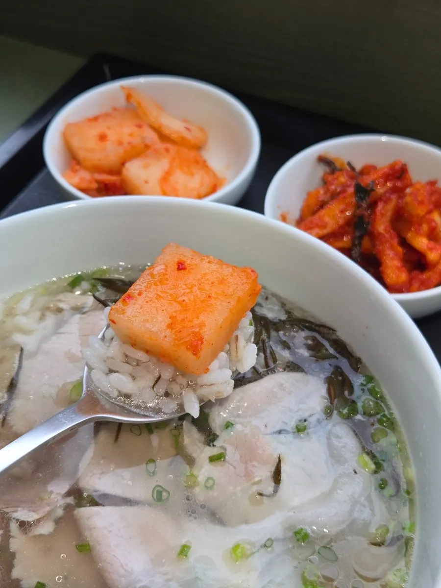 Gomtang topped with spicy chili seasoning