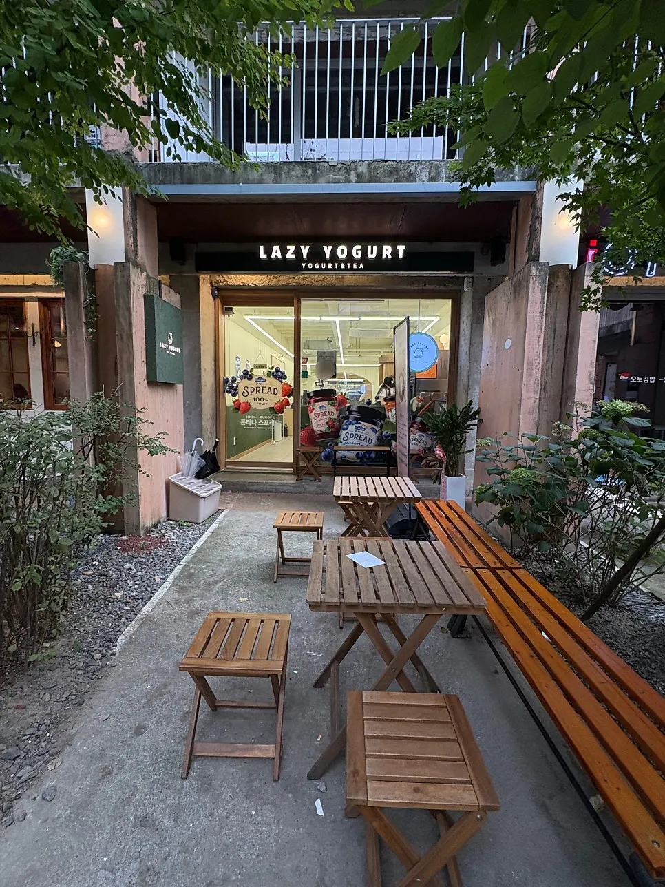 Outdoor seats at Lazy Yogurt, nice for cool weather