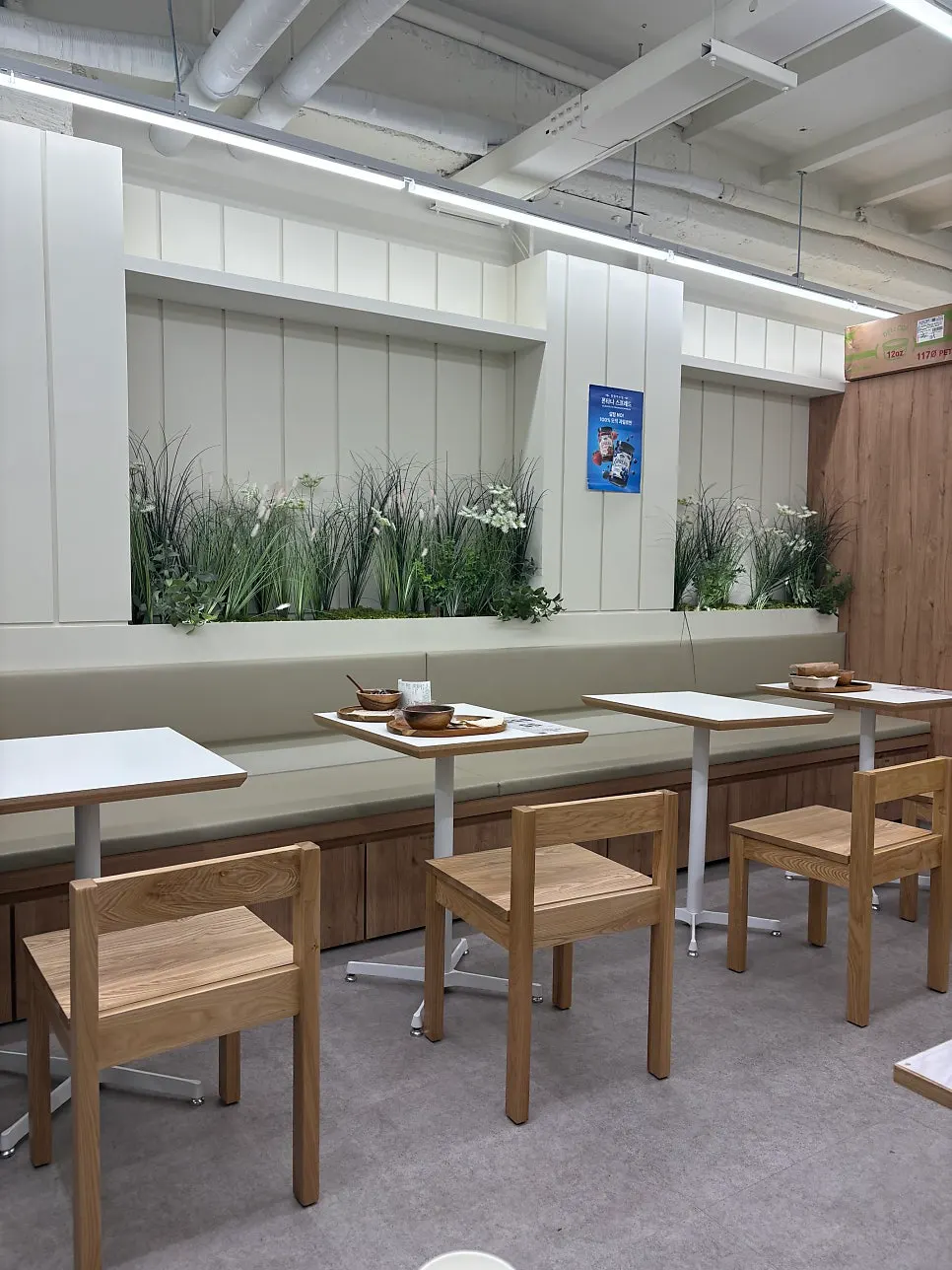 Indoor seating at Lazy Yogurt Seongsu