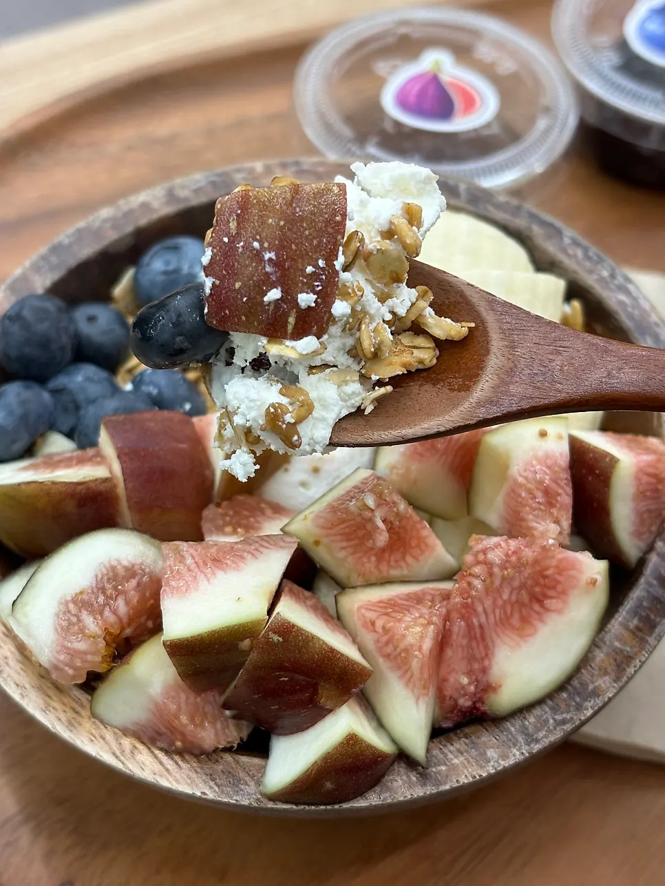 Beh yogurt with fig seasonal fruit added