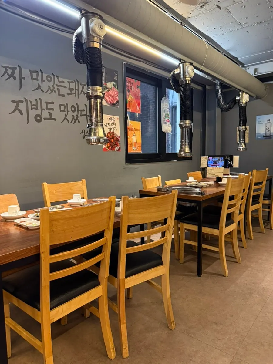 성수터전 매장 내부