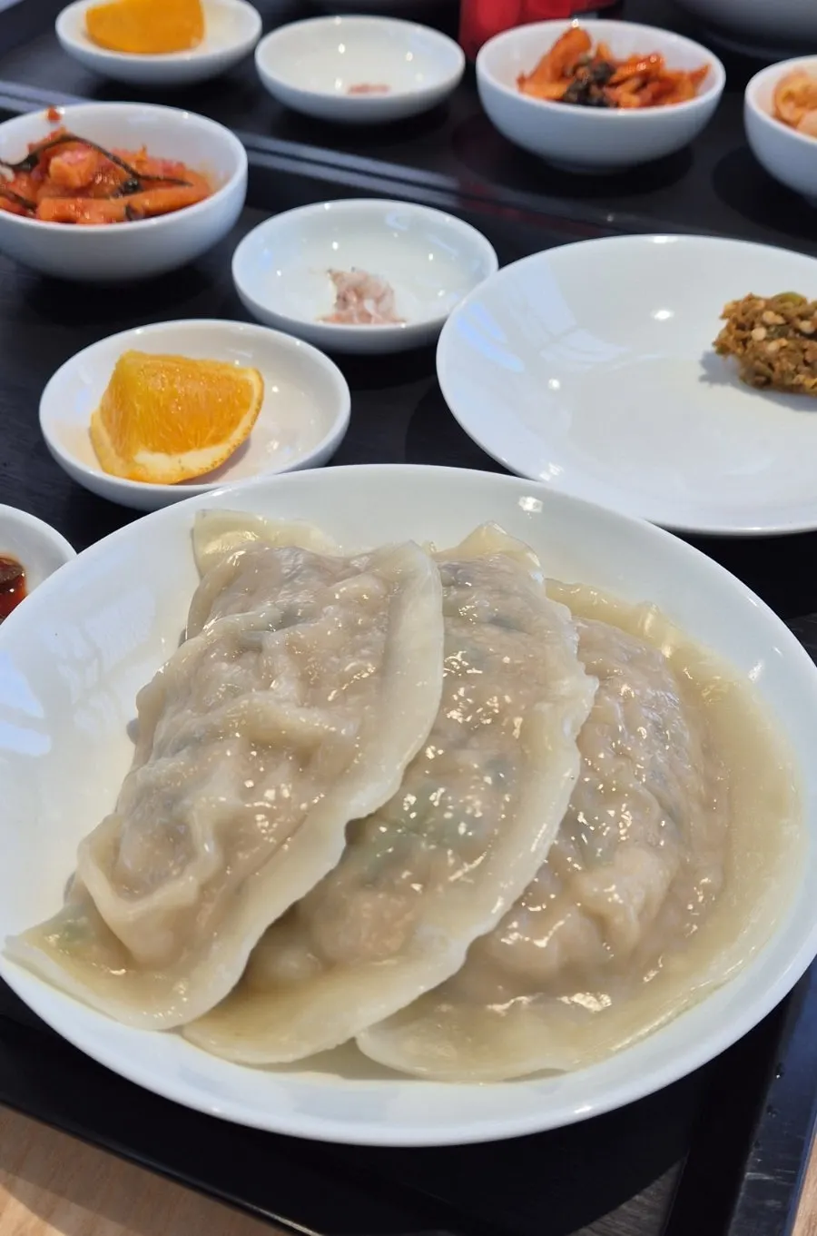 속이 꽉 찬 미나리 톳 왕만두 단면