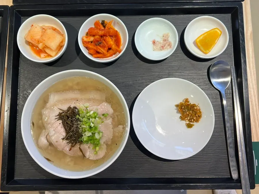 맑은공탕 정식 한상 차림