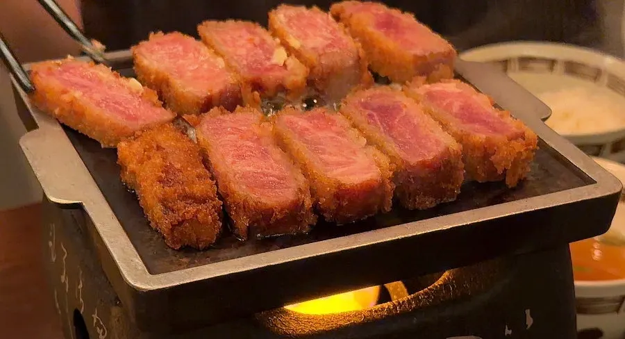 화로에 구워 먹는 규카츠 식사