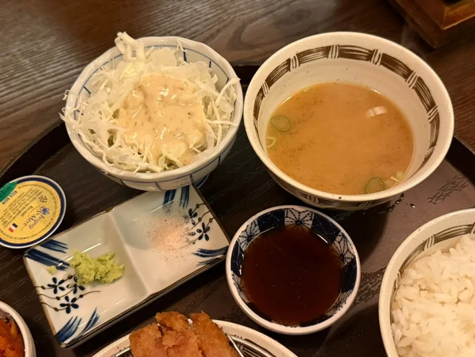 규카츠와 함께 나온 밥과 장국