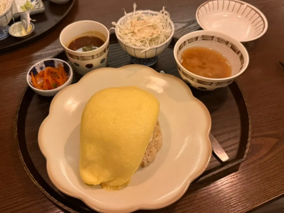 규엔당 브리치즈 오므라이스 한 접시