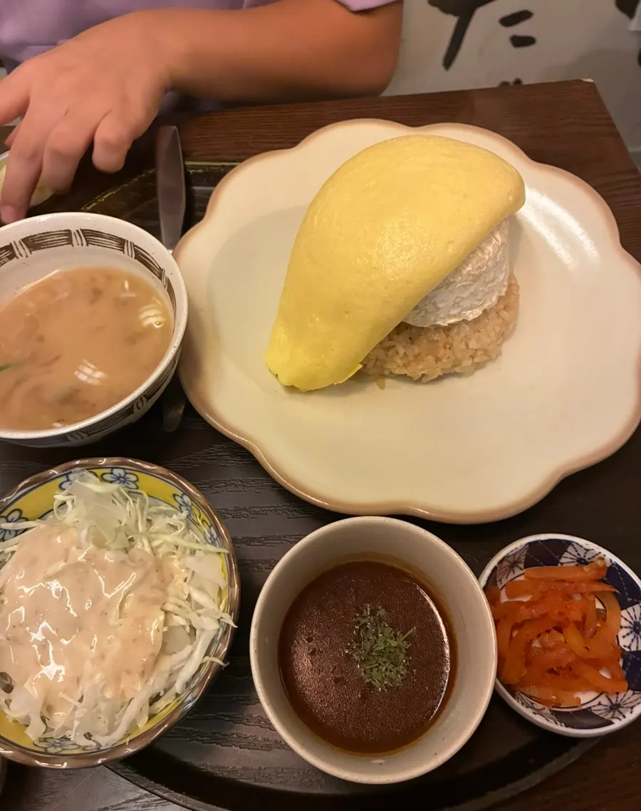 브리치즈가 통으로 올라간 오무라이스