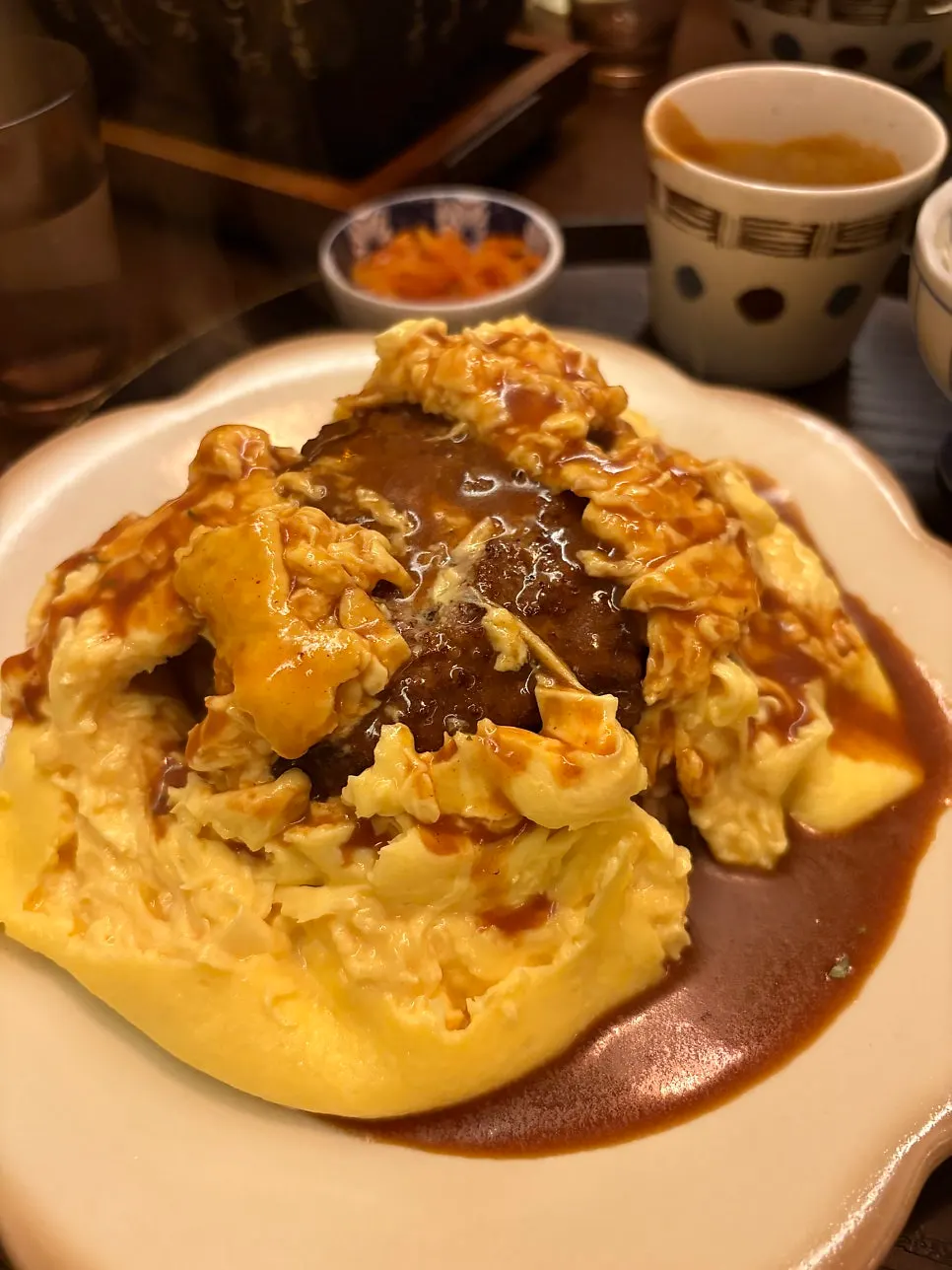 Hamburger-steak omelet rice with sauce