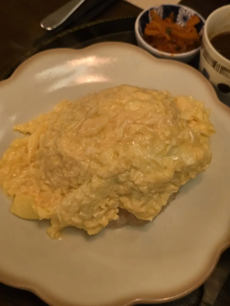 Pouring demi-glace sauce over the opened omelet