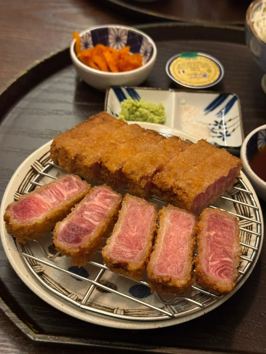 주문한 채끝 규카츠와 안심 규카츠 상차림