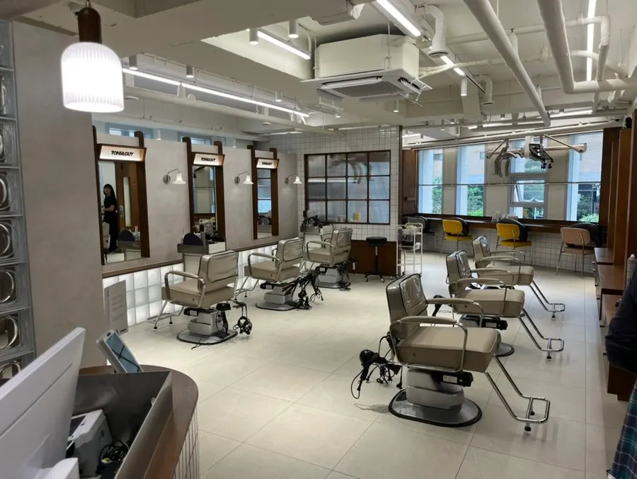 Service seating area at Toni&Guy Seongsu