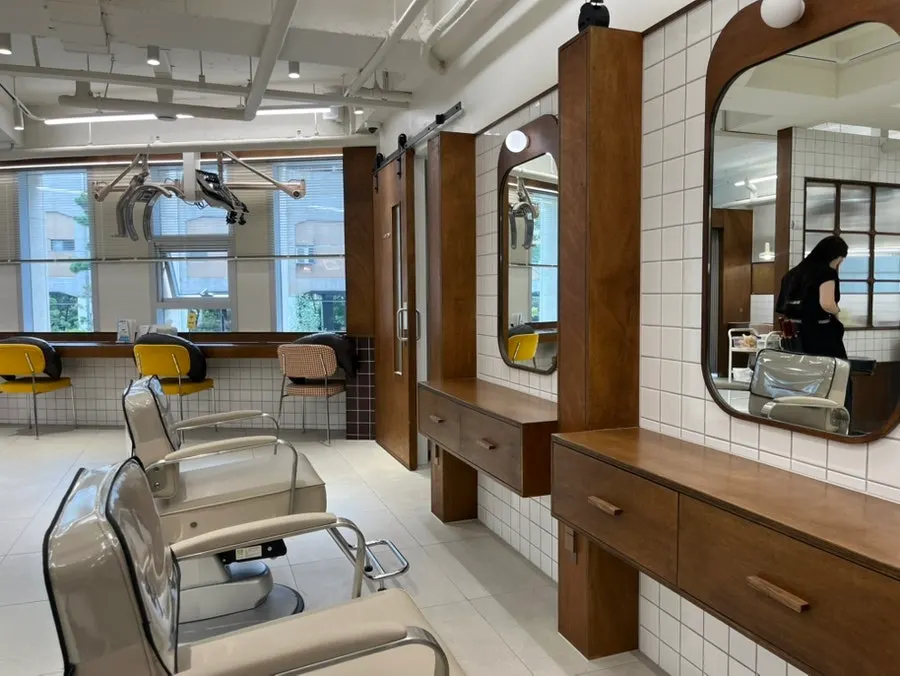 Atmosphere inside Toni&Guy Seongsu