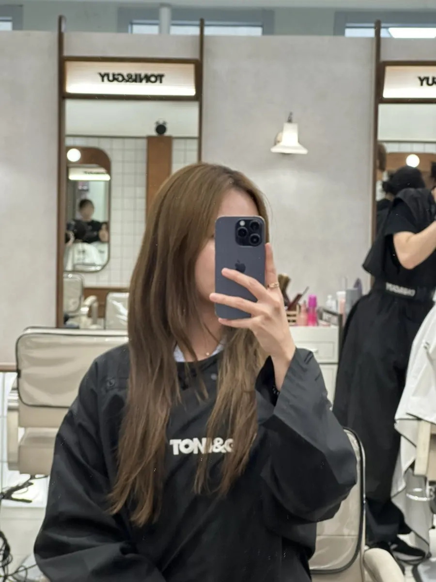 Before shot of the unkempt layered cut