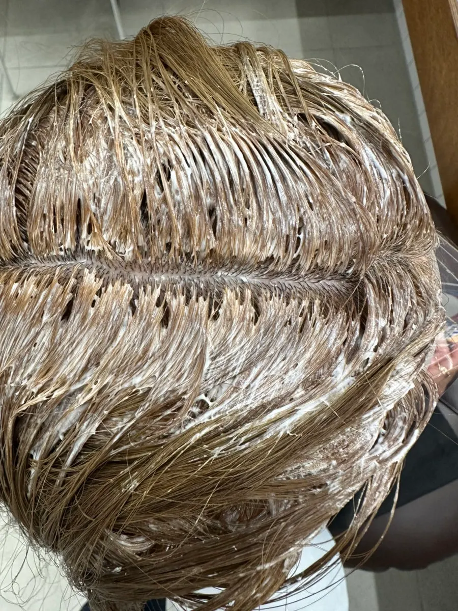 Root color applied with no visible boundary line
