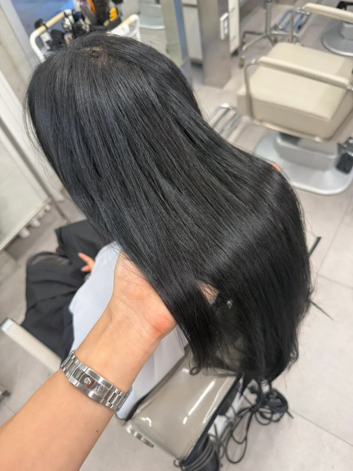 뿌리볼륨 펌 롤을 말아둔 정수리