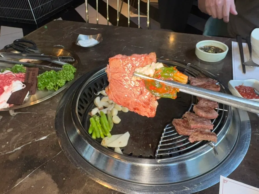 Afternoon-discounted premium Korean beef mixed grill at Marblejeong in Seongsu