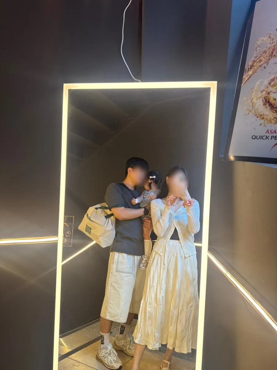 Photo-spot mirror on the Marblejeong staircase