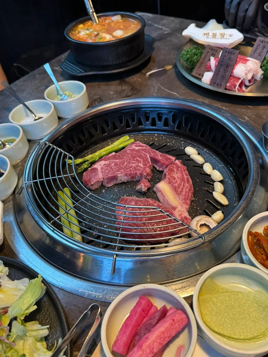 Plated grade-1++ hanwoo mixed grill 400g