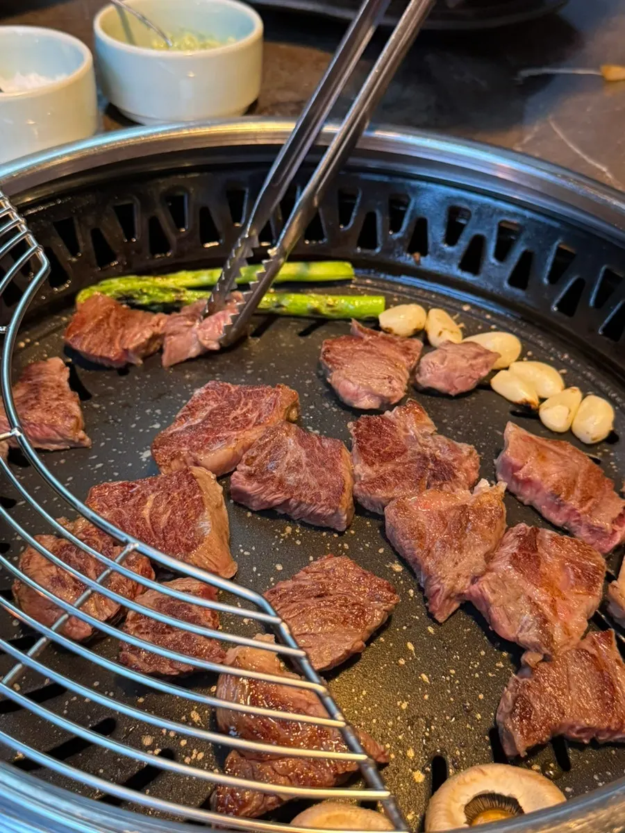 Staff member grilling hanwoo at Marblejeong
