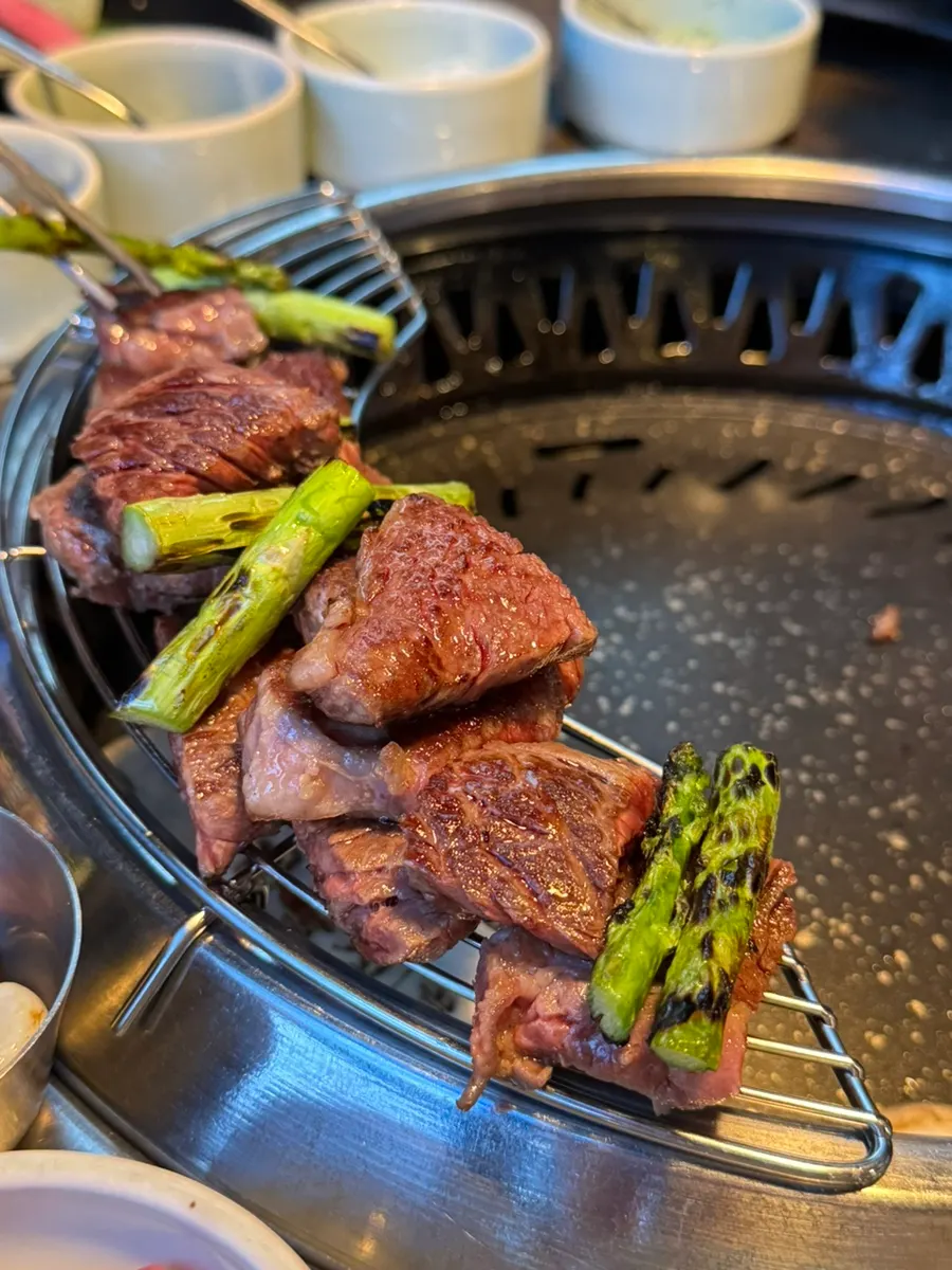 King oyster mushrooms and asparagus grilled together