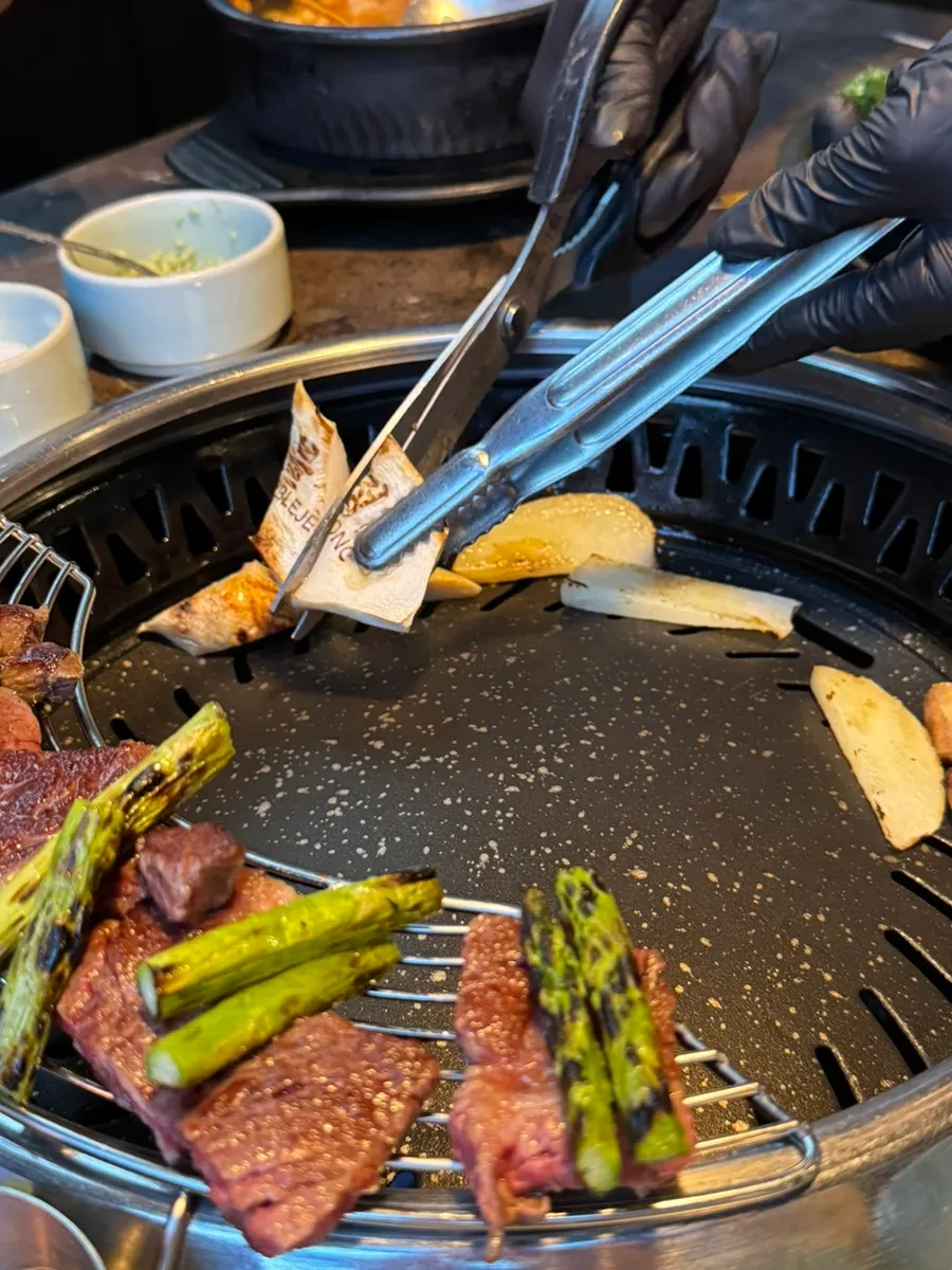 The golden color of perfectly grilled grade-1++ hanwoo