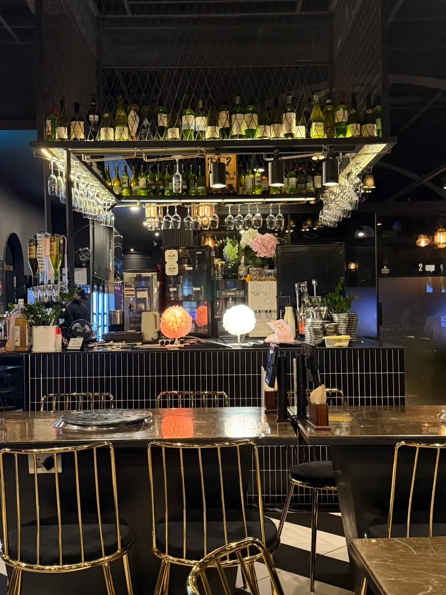 Stylish interior of the Marblejeong Seongsu branch