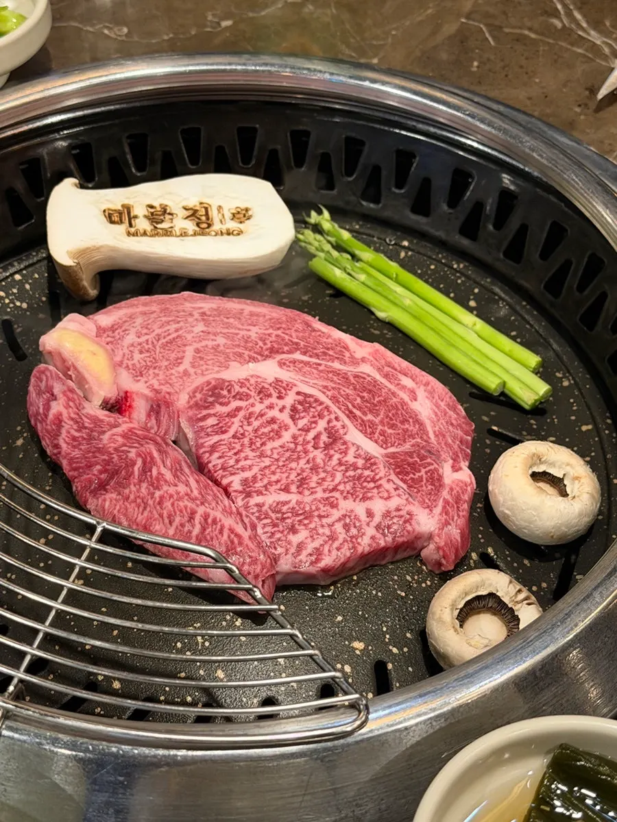 400g 1++ Korean beef mixed grill with sirloin, rib finger, and brisket