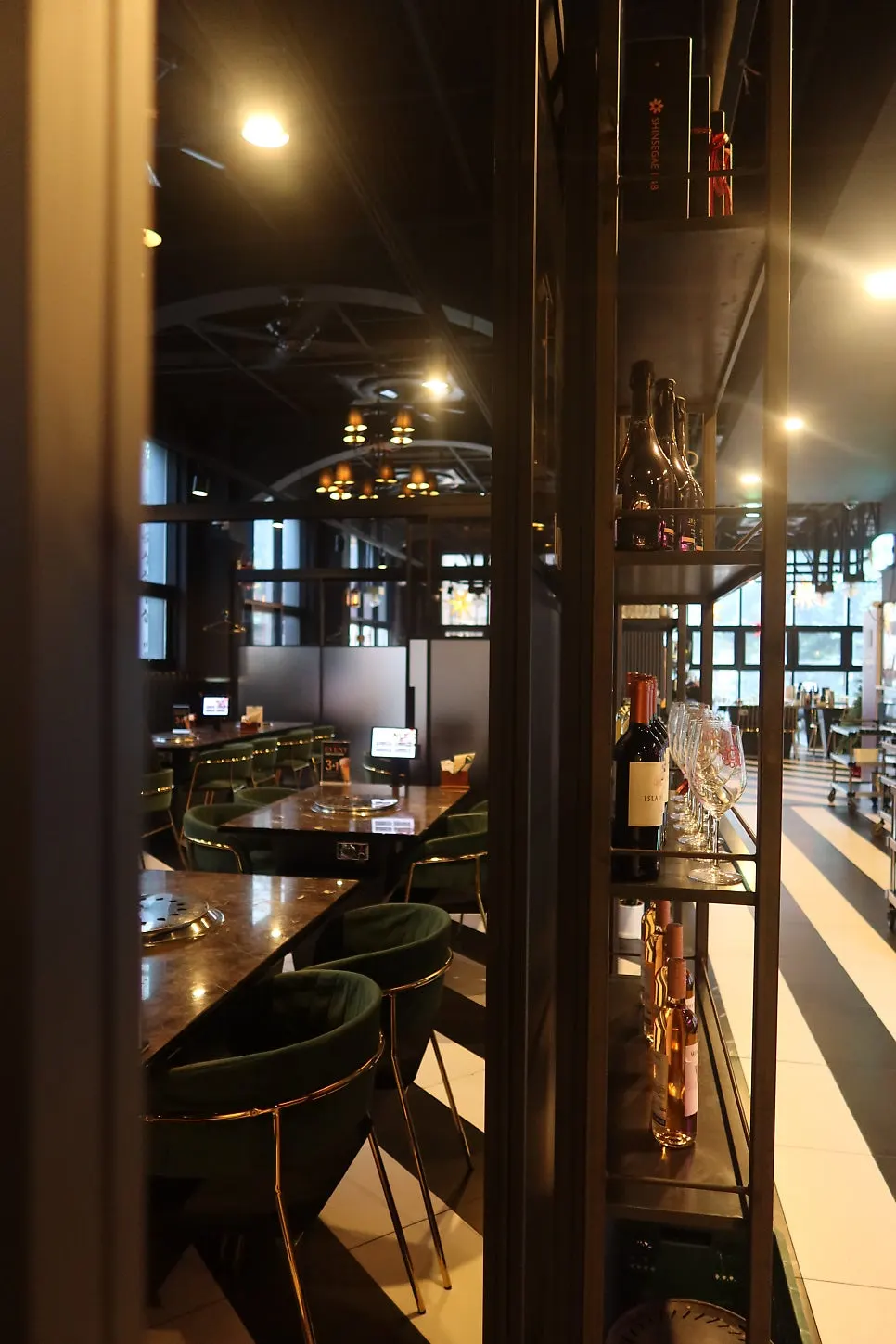 Display of Marblejeong's Korean beef gift sets and wine