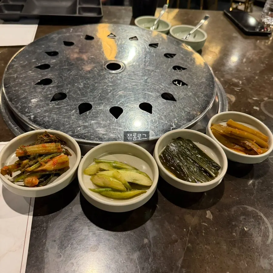 Table and grill in a Marblejeong private room