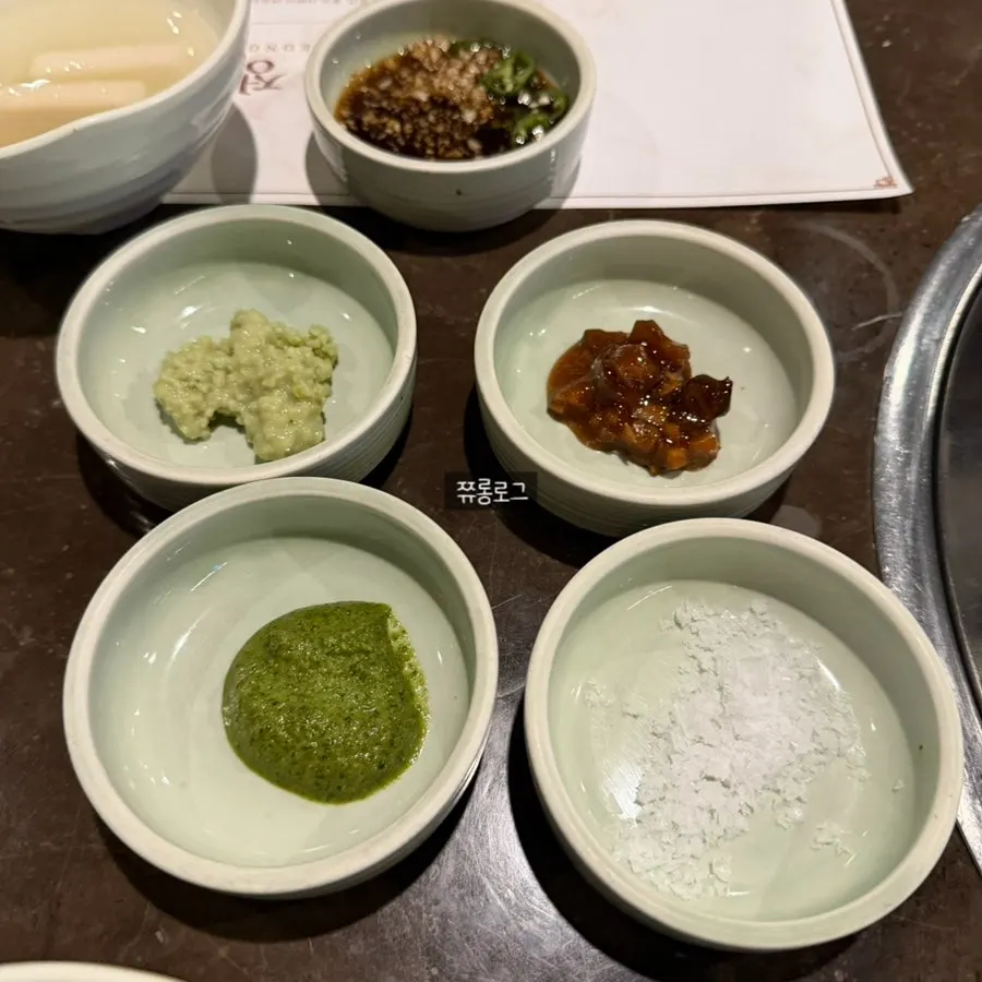 Table setting at Marblejeong before the meal