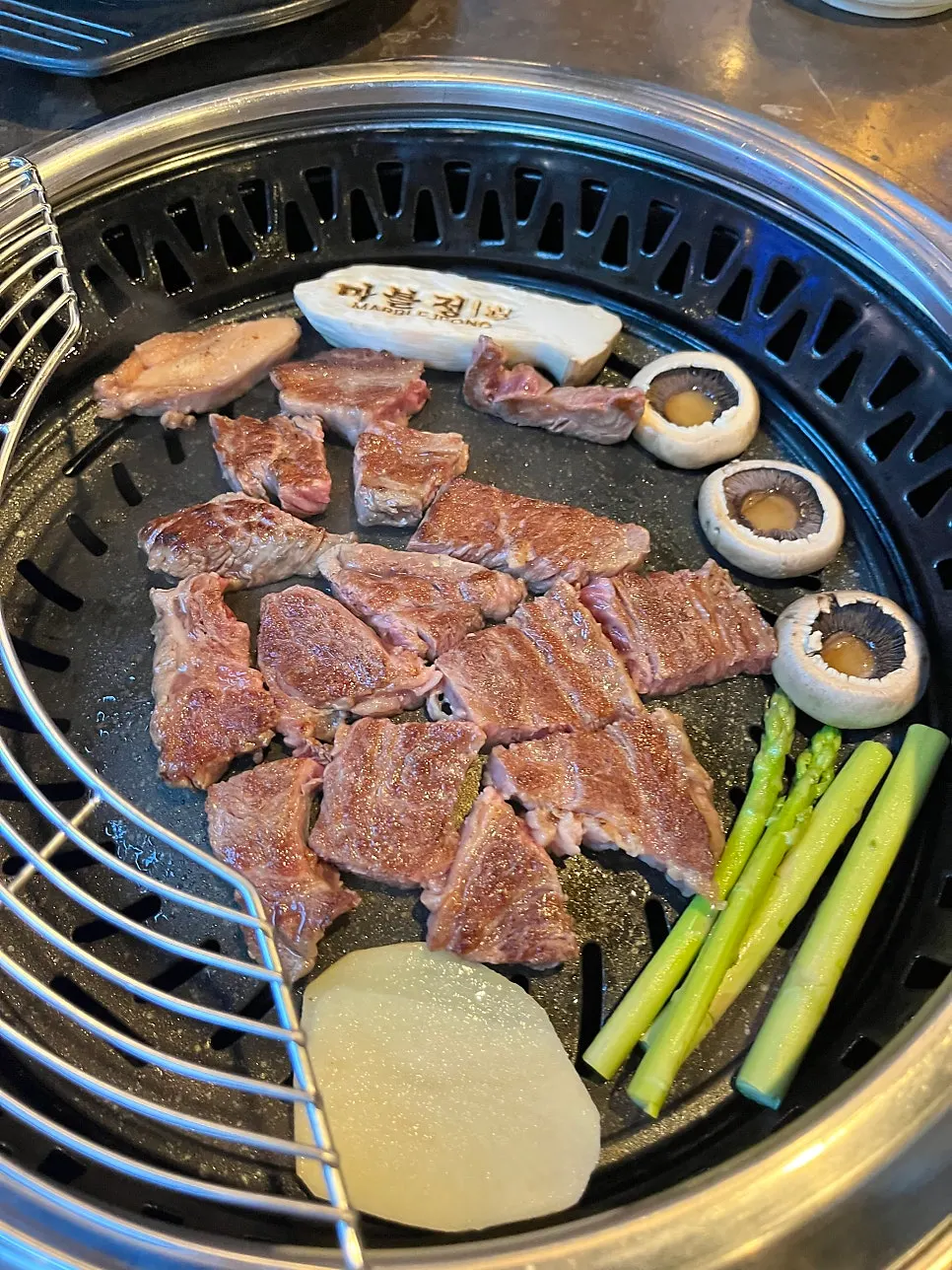 A perfectly grilled piece of Marblejeong's beef