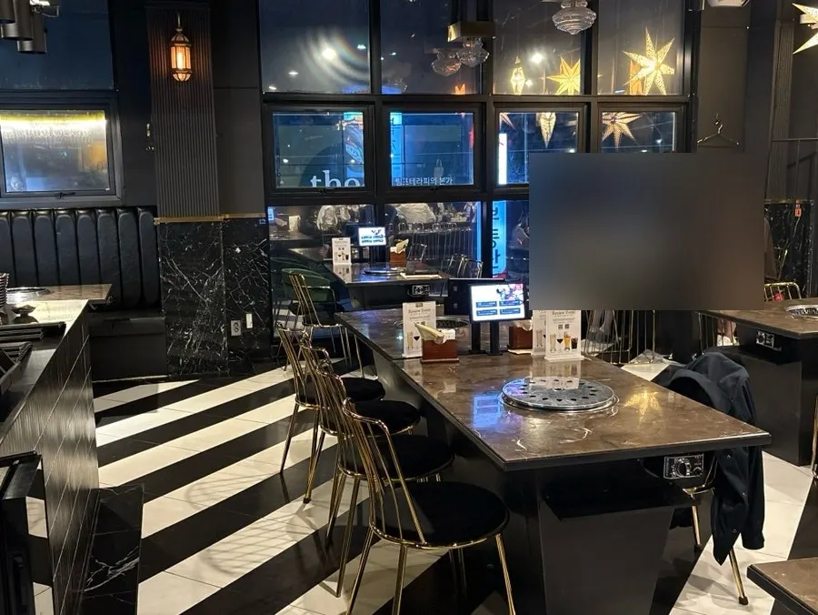 Black-toned interior of the Marblejeong dining hall