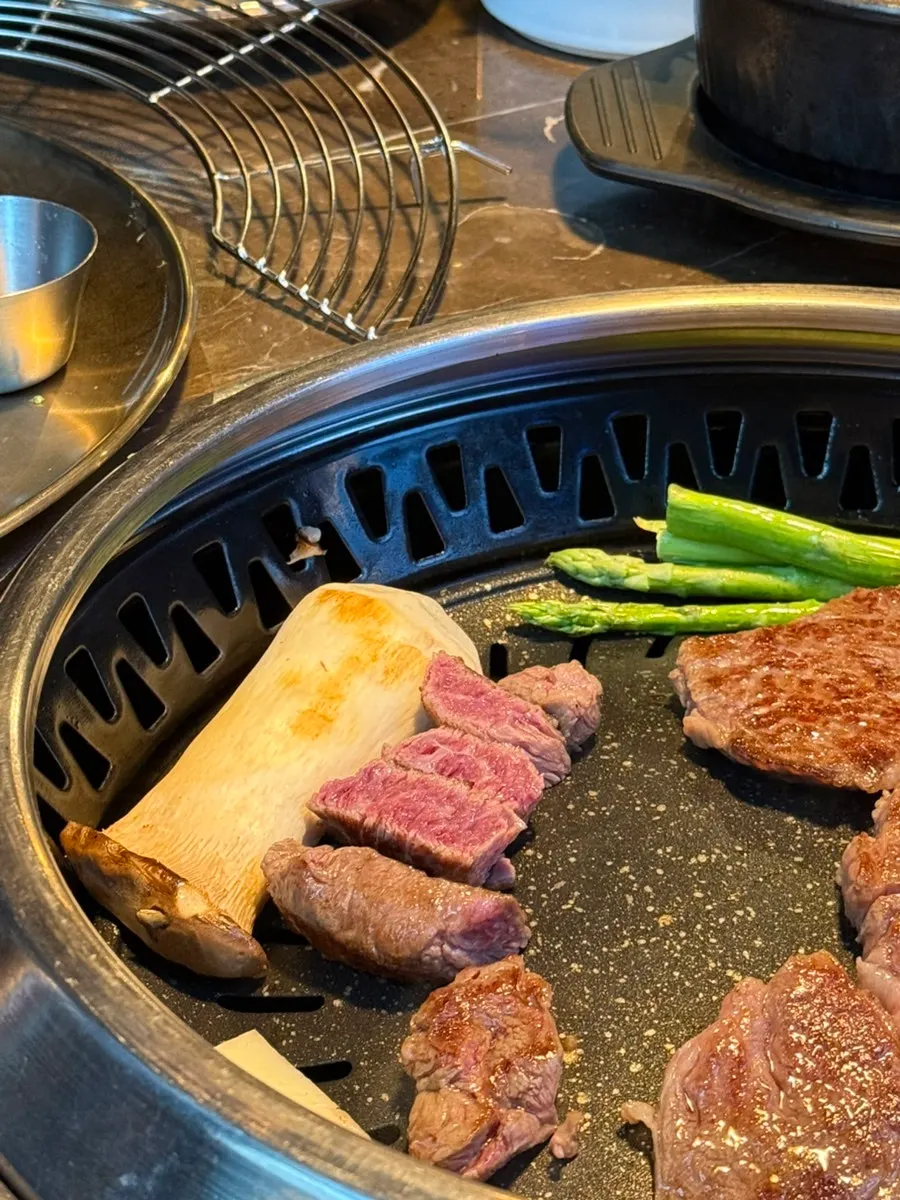 Grade 1++ Korean beef enjoyed with the lunch discount