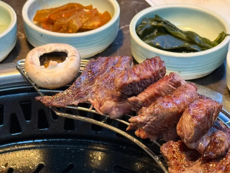 Overview of the Marblejeong restaurant