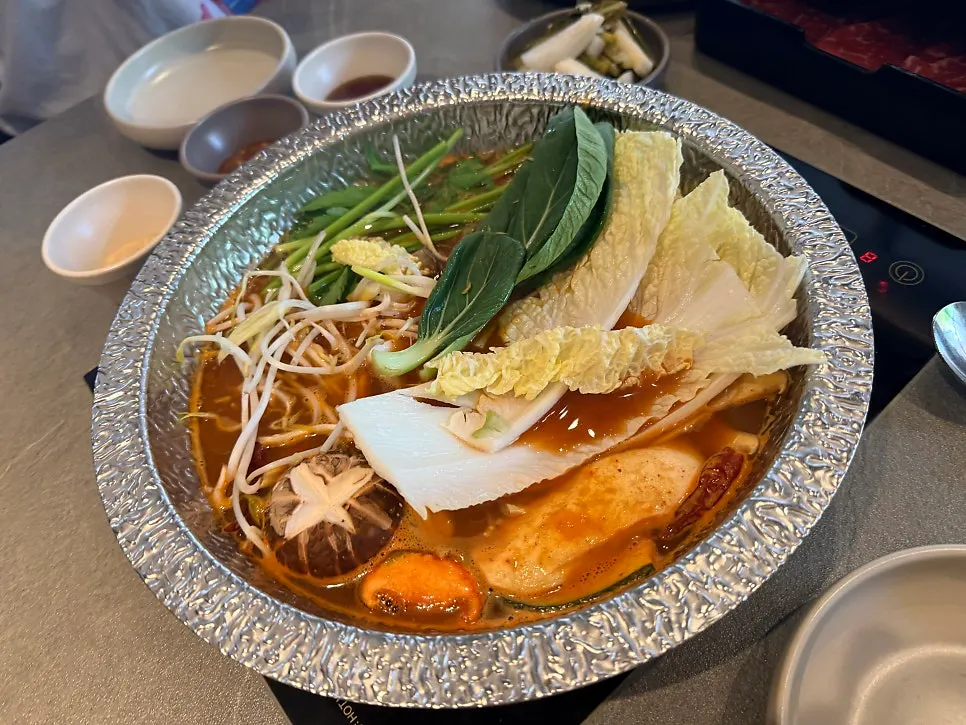 Shabu-shabu pot with vegetable plate