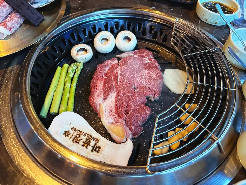 Hanwoo grill with sirloin and beef brisket
