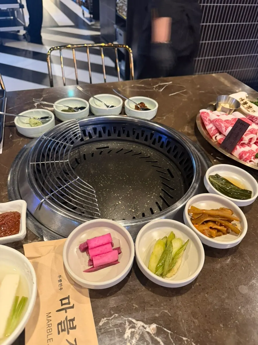 Basic side dish table setting at Marblejeong