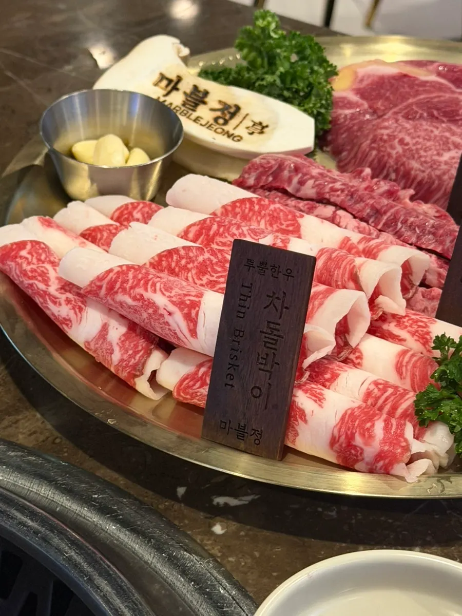 A plate of the two-plus hanwoo mixed grill 400g