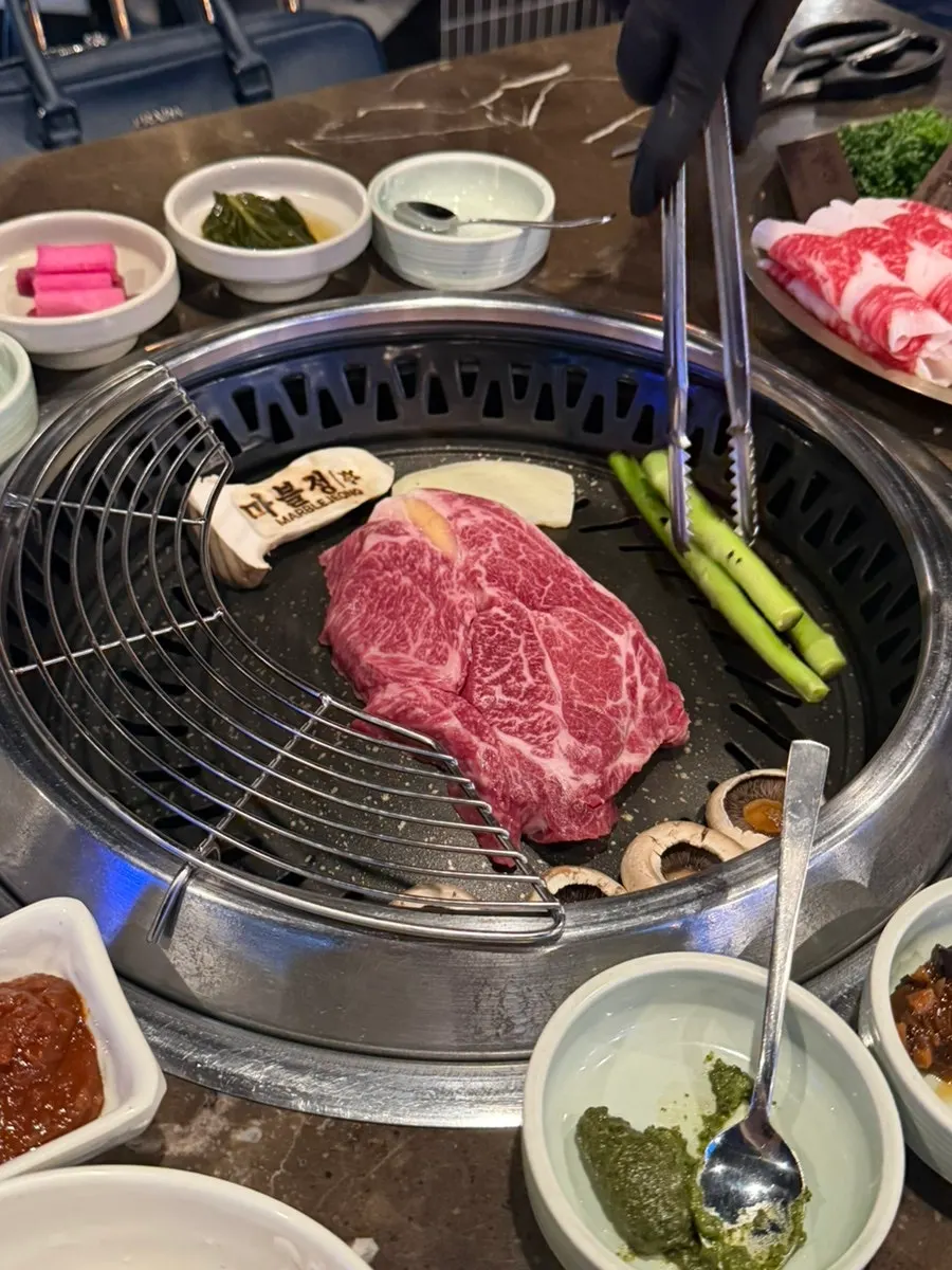 Hanwoo mixed grill plate with cut name labels