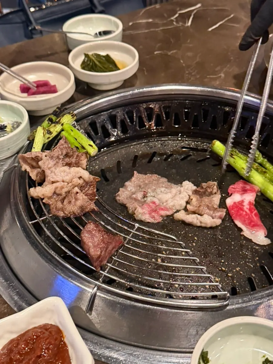Galbisal grilling on the pan