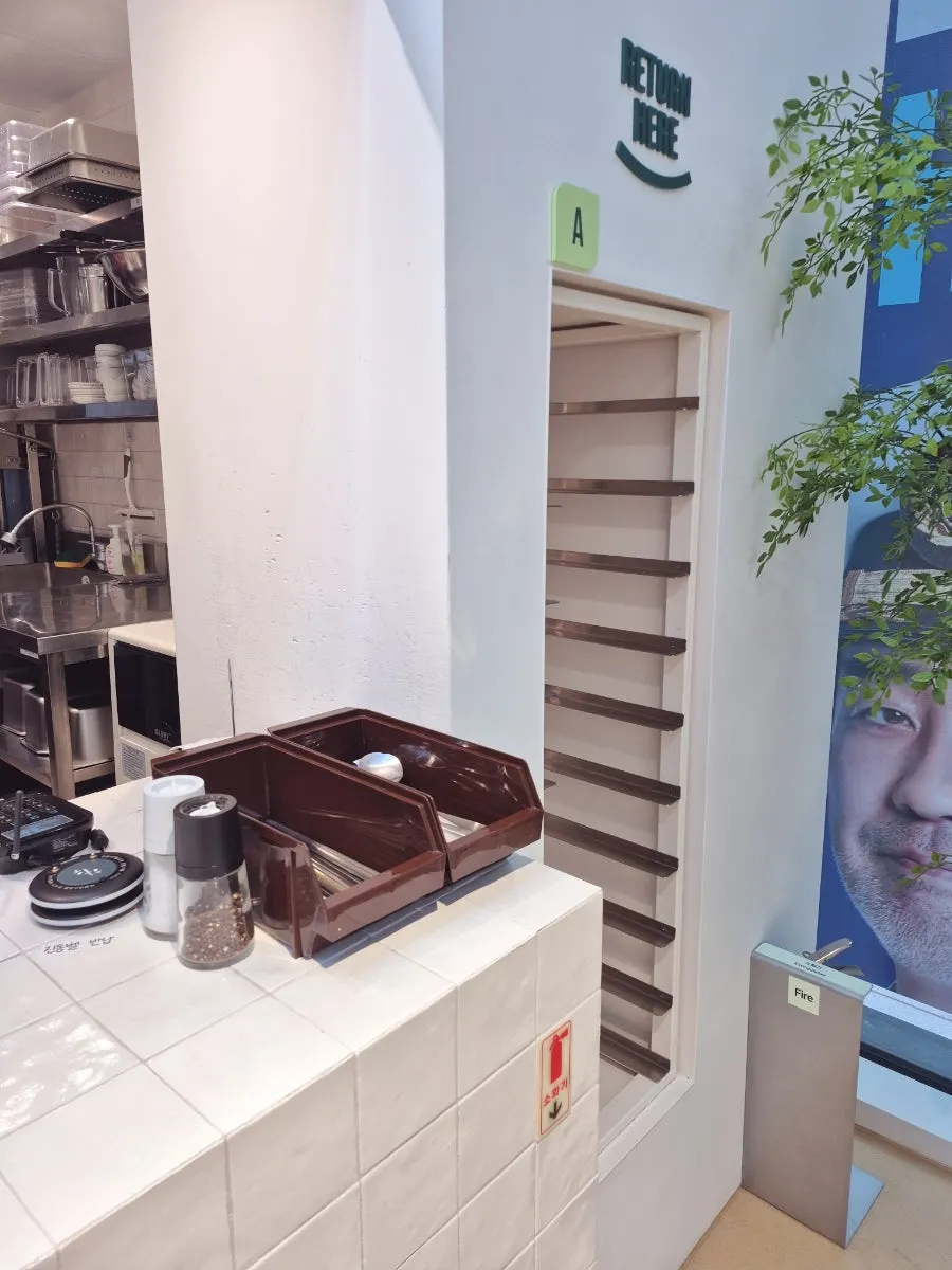 Dish return station and utensil corner inside the counter