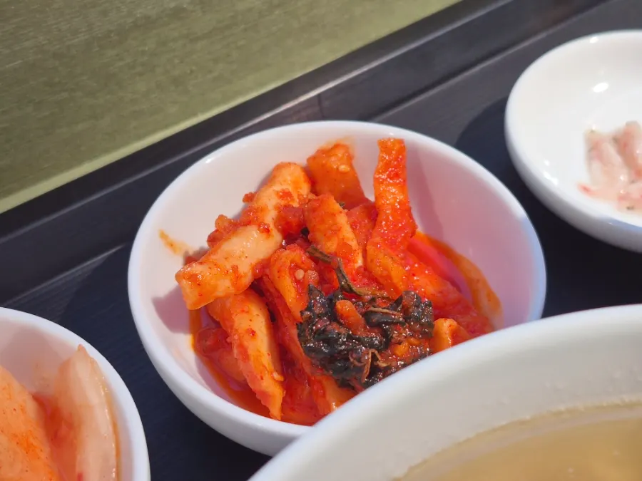 Side dishes and dessert orange with the Clear Gomtang set