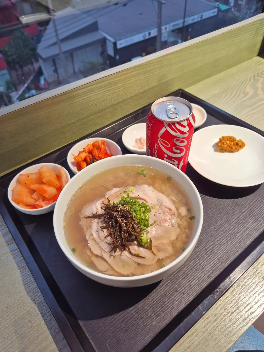 Clear gomtang broth and pork pieces