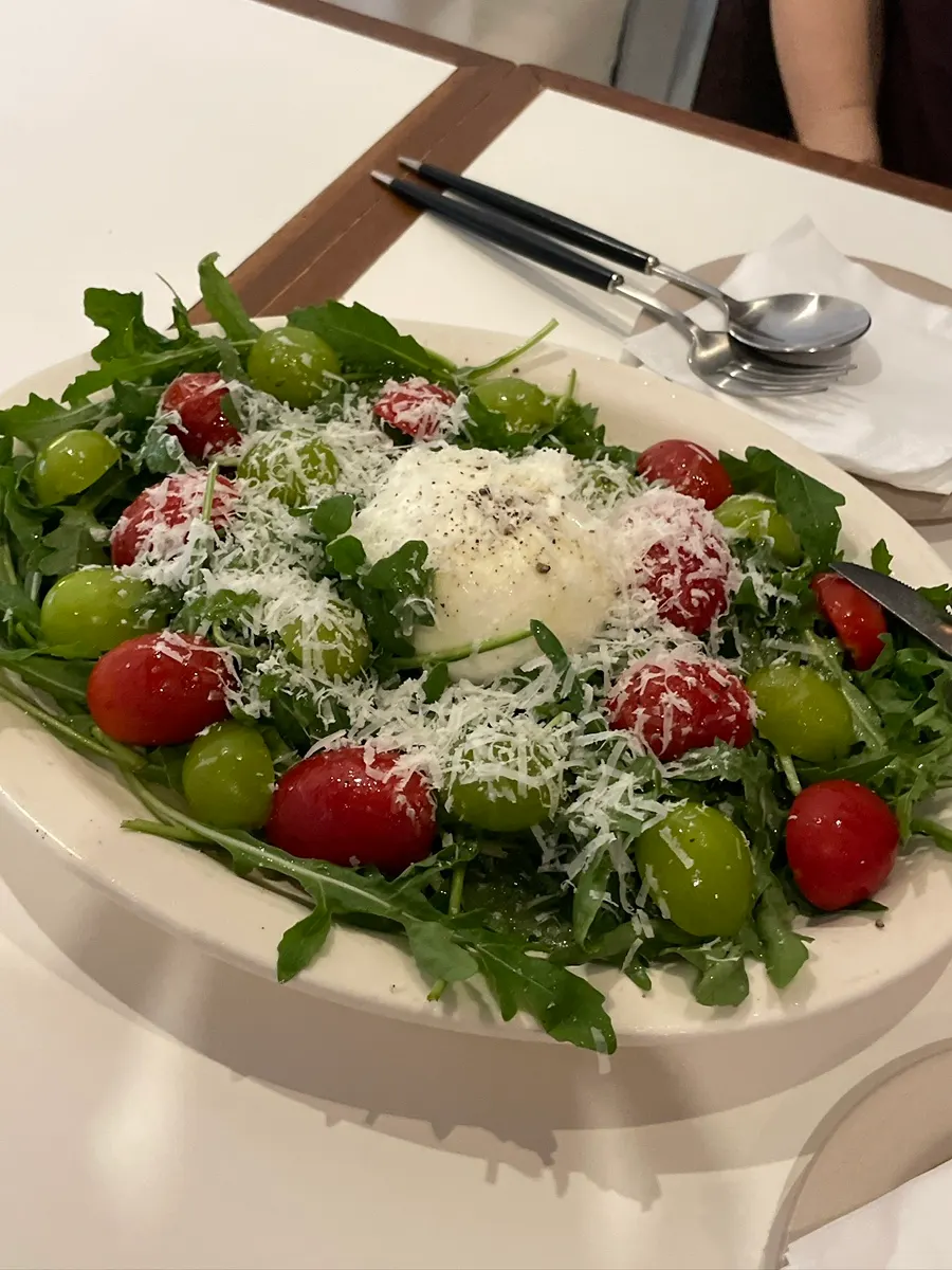 Burrata arugula salad